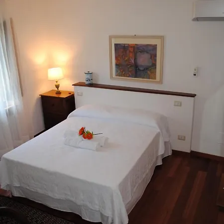 La Casa Dei Vezzi 3* Сан-Джиминьяно